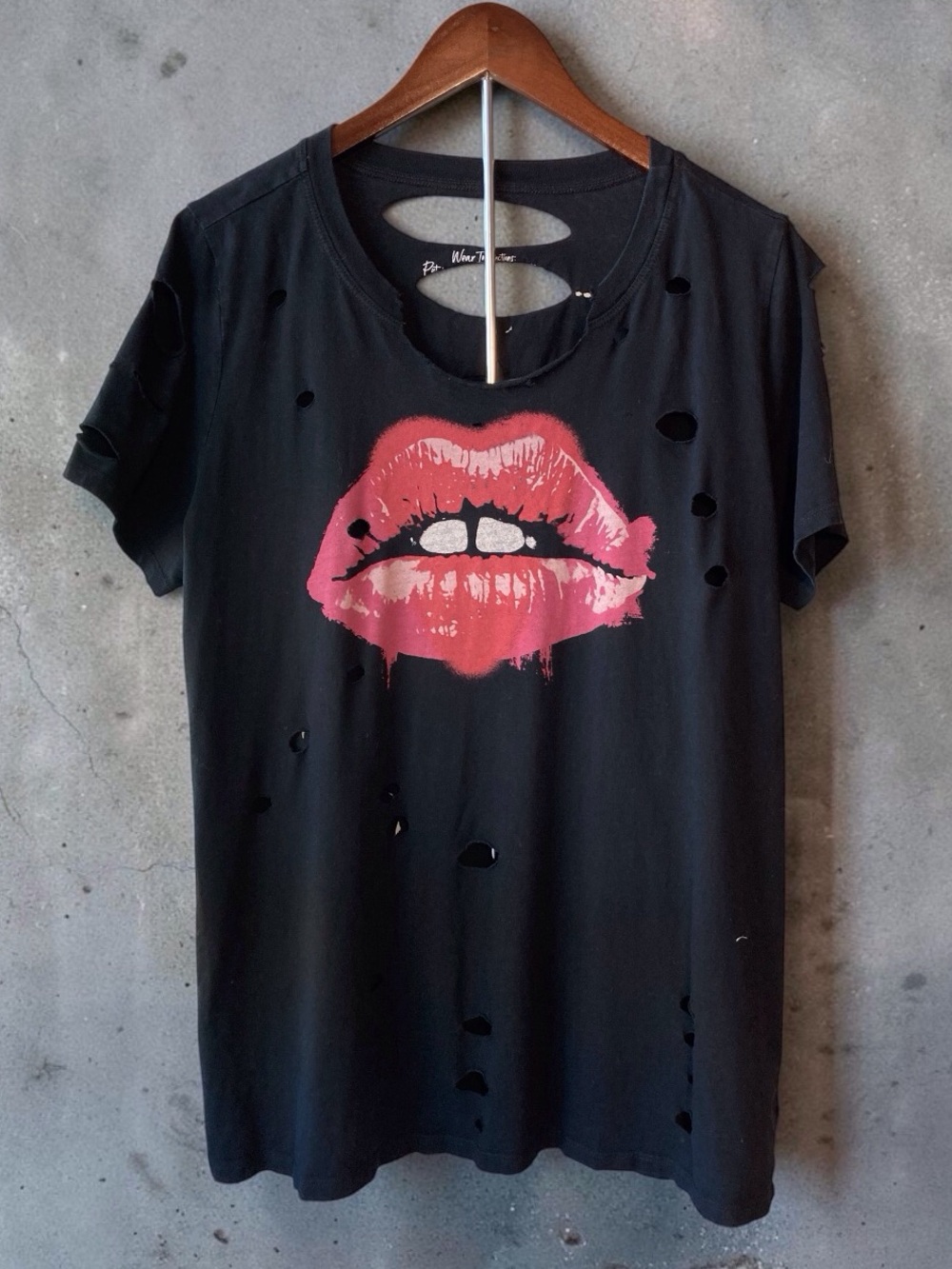 Torrid Distressed Lips Graphic Tee Black Grunge Size 1 XL